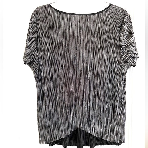 Jennifer Lopez Women’s Top - Black and Silver Metallic with Flap Back Size L - Picture 2 of 6